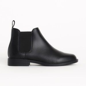 essential black chelsea boots
